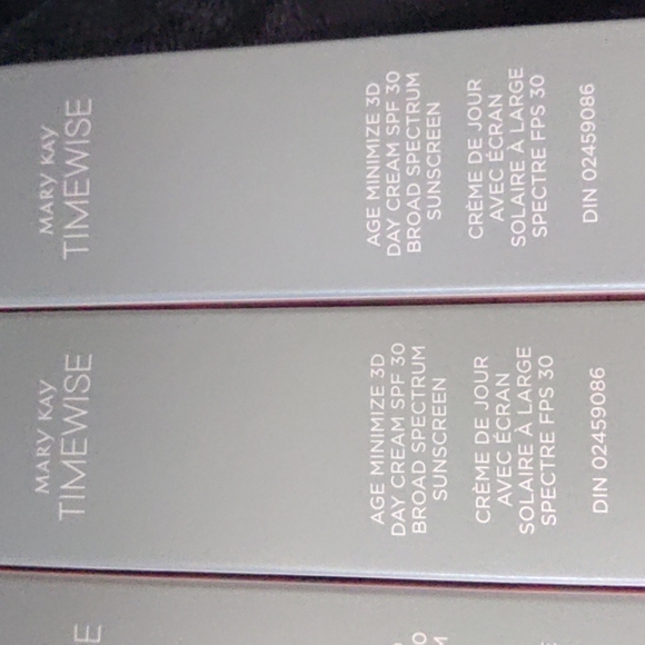 Mary Kay  3 d day cream - Picture 2 of 3